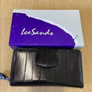 NWOT Lee Sands Large Eel Skin Wallet